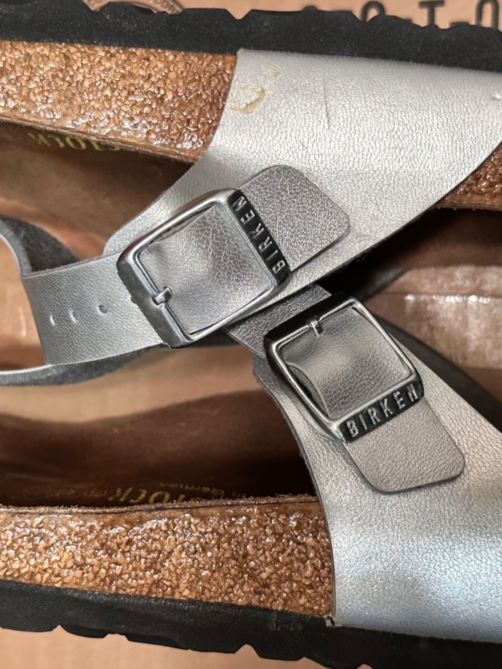Birkenstock Gizeh thong sandals in silver, featuring a metallic Birko-Flor upper - Picture 2 of 4